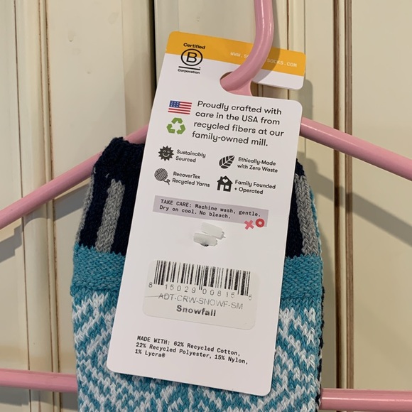 Soulmate, crew socks, size small fits women’s 6/8men’s 5/7 new snowfall print - Picture 4 of 5